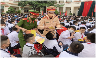 CÔNG AN PHƯỜNG QUÁN TOAN - ĐIỂN HÌNH, KIỂU MẪU VỀ AN NINH TRẬT TỰ VÀ VĂN MINH ĐÔ THỊ; GÓP PHẦN XÂY DỰNG LỰC LƯỢNG NÒNG CỐT BẢO ĐẢM AN NINH, TRẬT TỰ TẠI ĐỊA BÀN CƠ SỞ
